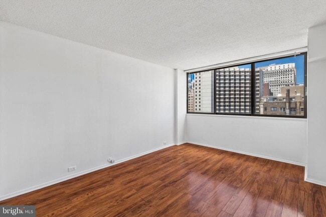Building Photo - 1326 Spruce St