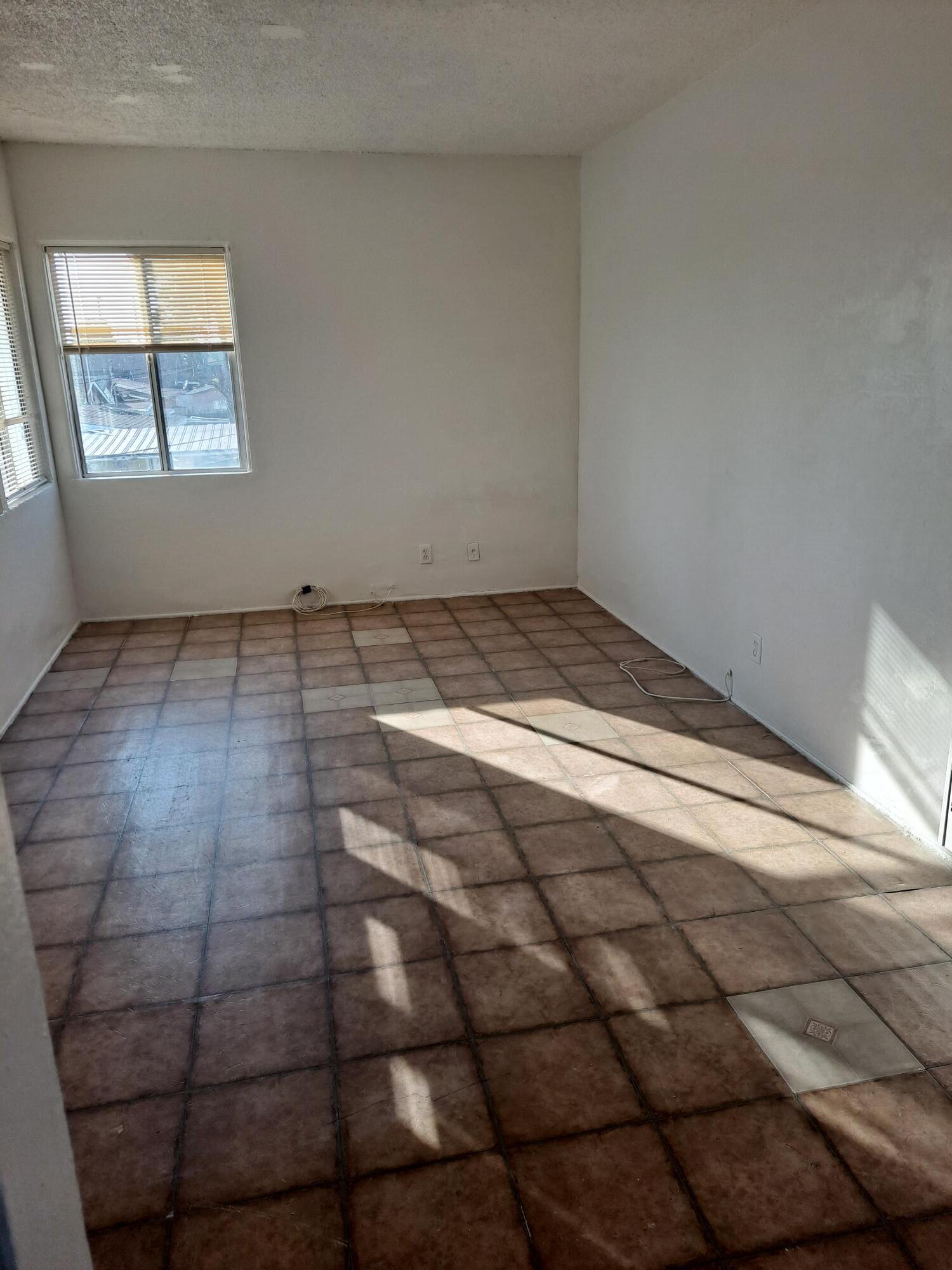 Building Photo - 1259 E 73rd St