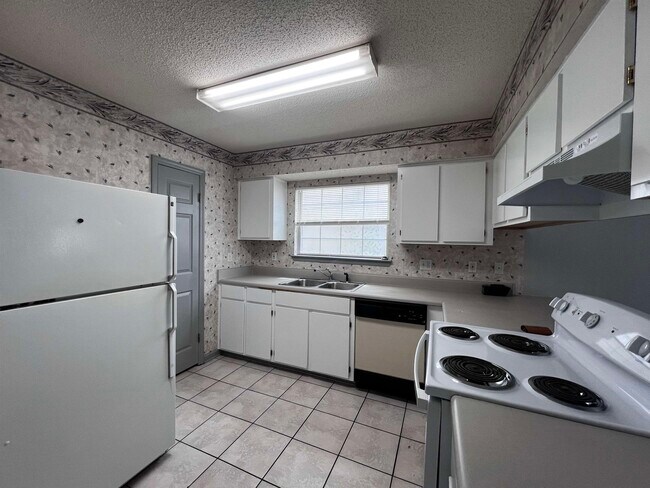 Building Photo - 1406 Golden Park Ct