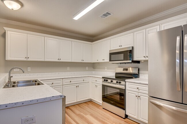 Building Photo - 7640 Pleasantville Way