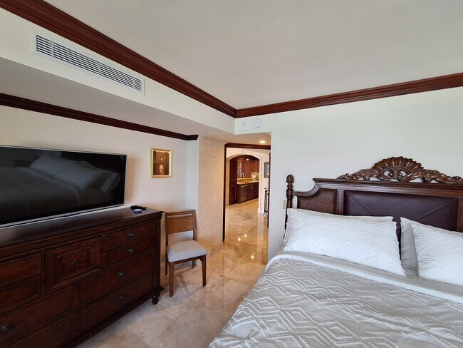 Building Photo - 3400 N Ocean Dr