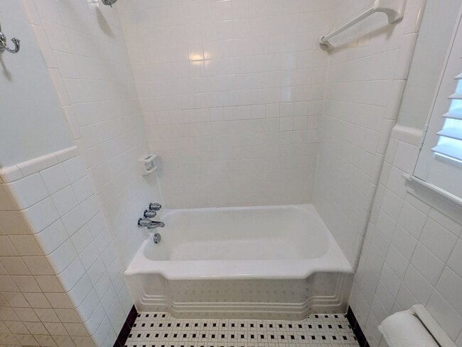 Building Photo - 524 W Mountain St