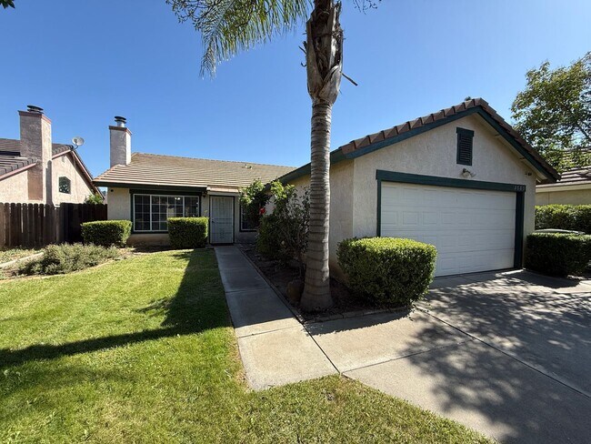 Primary Photo - Single story in Modesto!