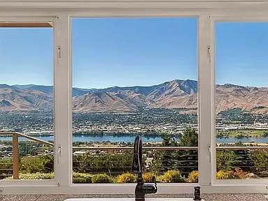 Building Photo - 2467 Twin Peaks Vw