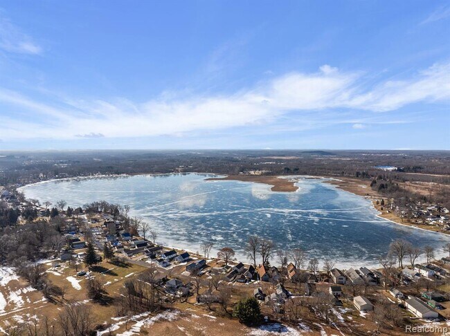 Building Photo - 222 Ackerson Lake Dr