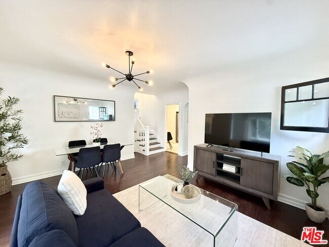 Building Photo - 7865 Willoughby Ave