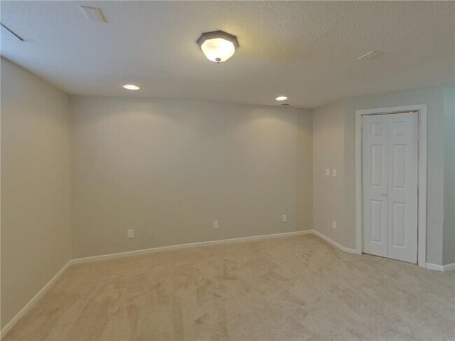 Building Photo - 16377 Duluth Ave SE