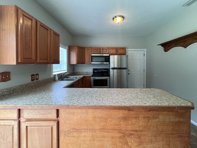 Building Photo - Pet Friendly 2BR/2BA + Flex Space on Doubl...