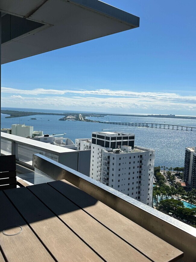 Building Photo - 1395 Brickell Ave