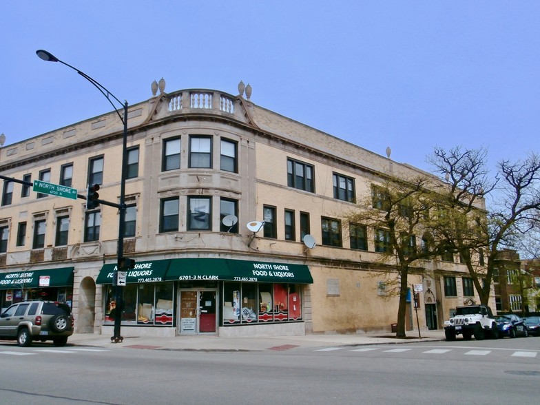 Building Photo - 6703 N Clark St