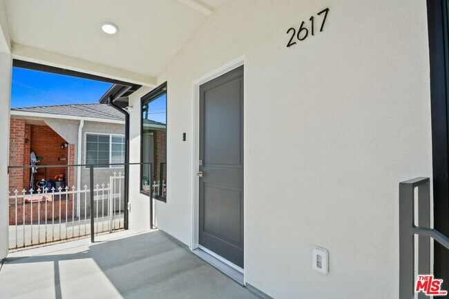 Building Photo - 2617 Carmona Ave