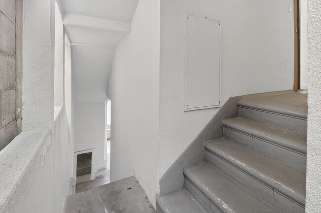 Building Photo - Moonstone