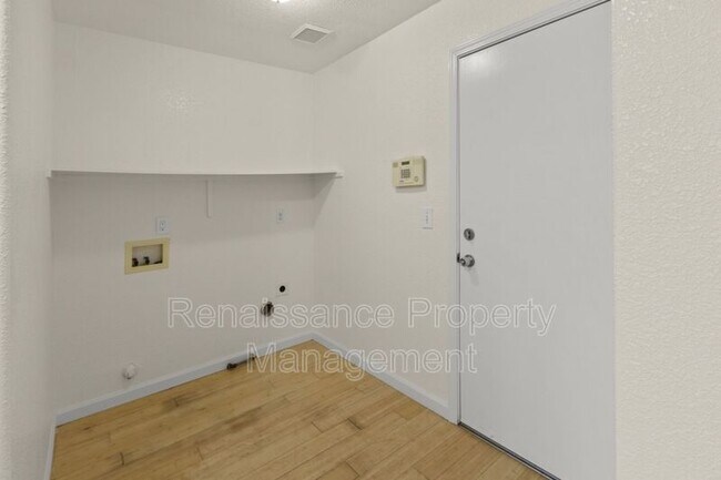 Building Photo - 433 Glenbriar Cir