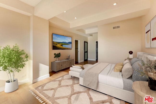 Building Photo - 2220 Ave of the Stars