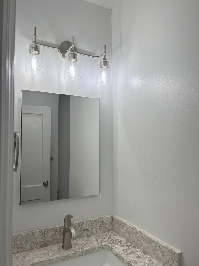 Building Photo - 1705 Tulip St