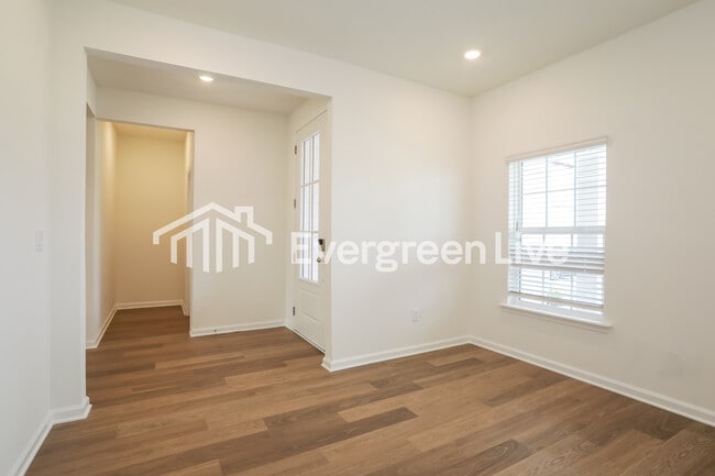 Building Photo - 3440 Americana Dr