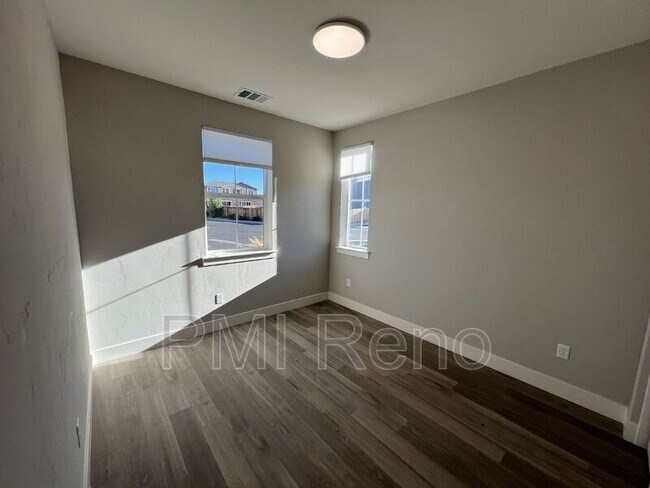 Building Photo - 2176 Selway Dr