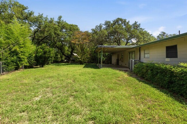 Building Photo - 2414 Havenside Dr