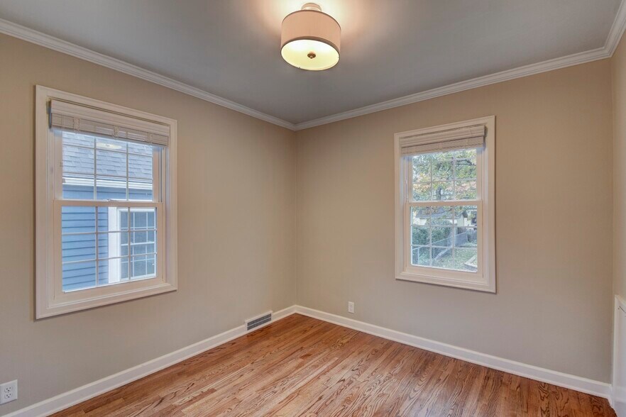 New blinds! - 5210 Rees St