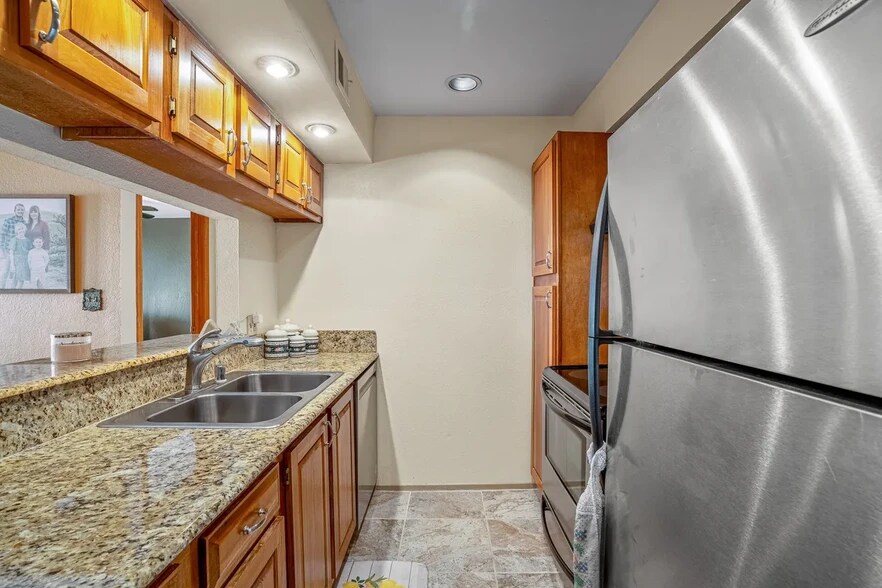 Kitchen - 2501 W Zia Rd