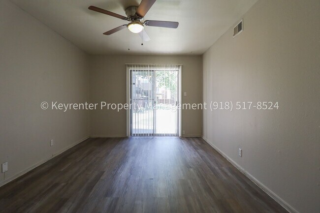Building Photo - 2 Bed | 1 Bath Condo in Central Tulsa!