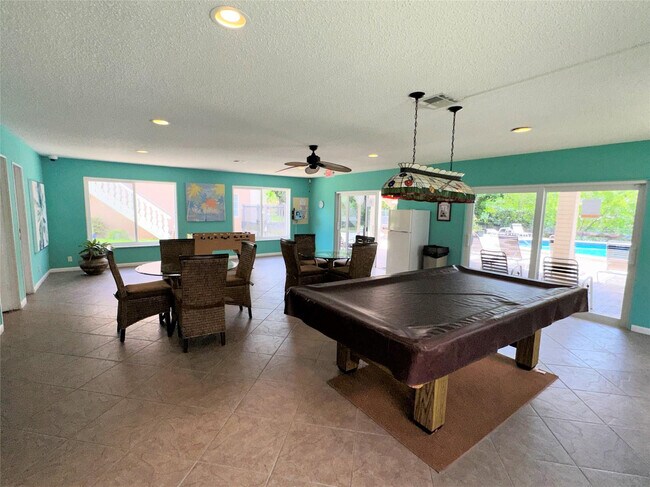 Building Photo - 12 NE 19th Ct