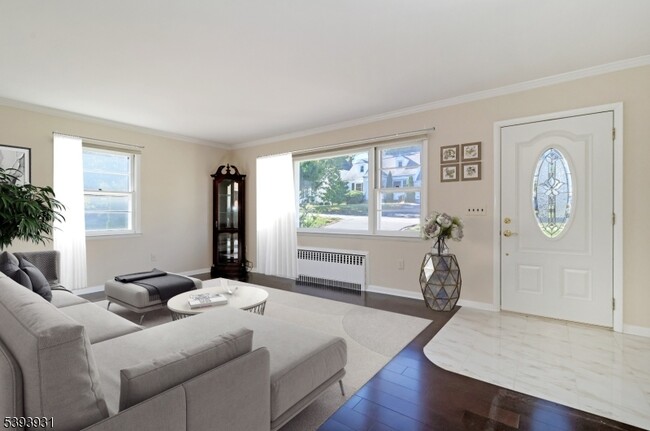 Building Photo - 6 Roscoe Ave