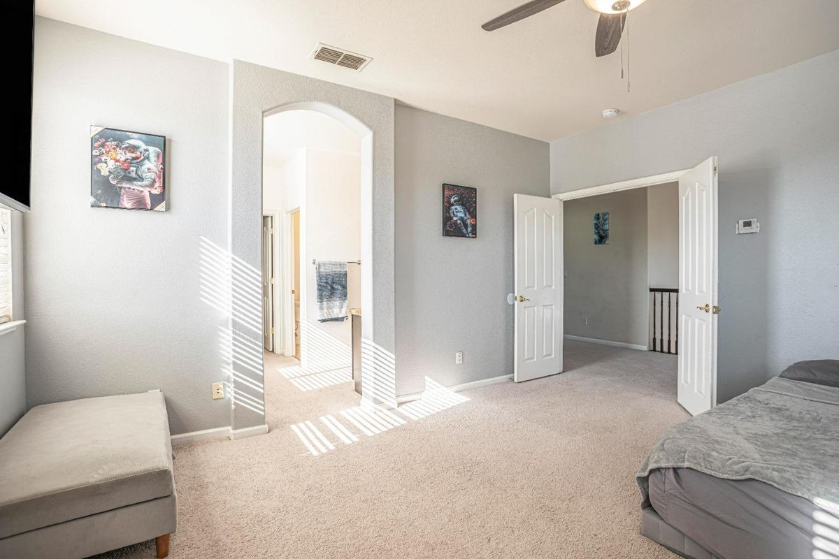 Building Photo - 8336 Cantwell Dr