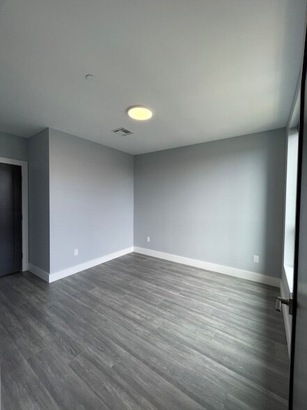 Building Photo - 365 Western Ave