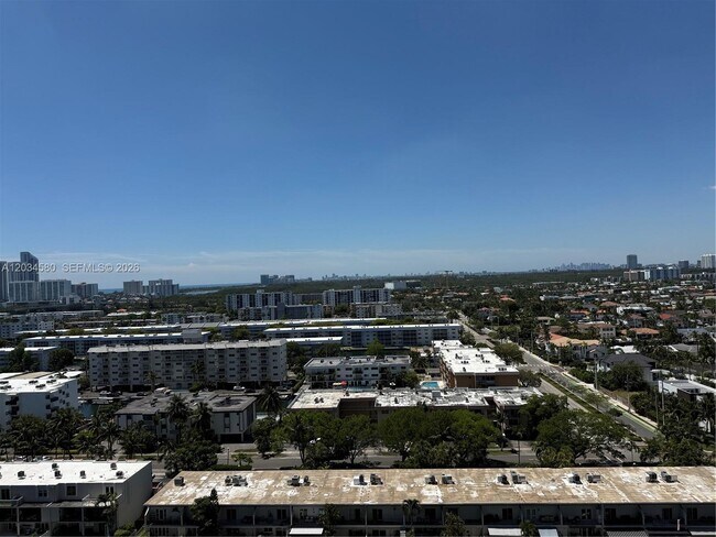 Building Photo - 2000 Island Blvd