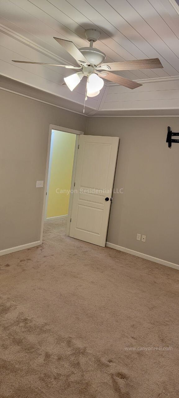 Building Photo - 6141 Blue Ash Dr