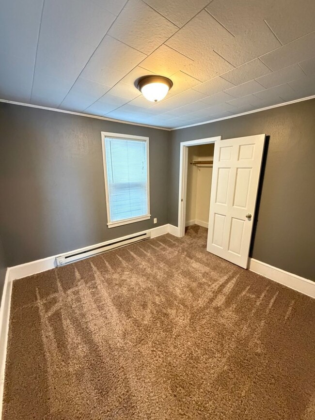 Building Photo - AVAILABLE NOW - 4 bed/1.5 bath Home In Superior