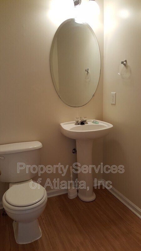 Building Photo - 737 Erin Dr