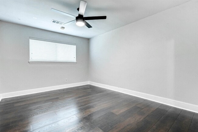 Building Photo - 22222 Greenbrook Dr