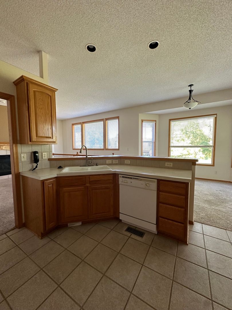 Building Photo - 200 Sienna Dr