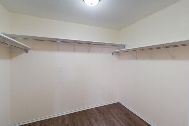 Building Photo - *FIRST MONTH FREE, IF MOVED IN BY 12/31/25*