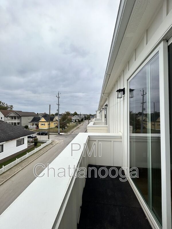 Building Photo - 1671 Adams St