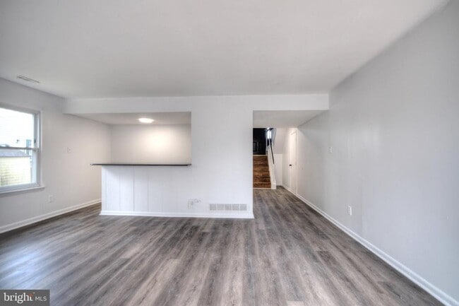 Building Photo - 49 Brambling Ln