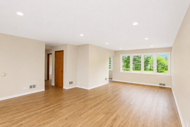 Building Photo - 7N435 Linden Ave