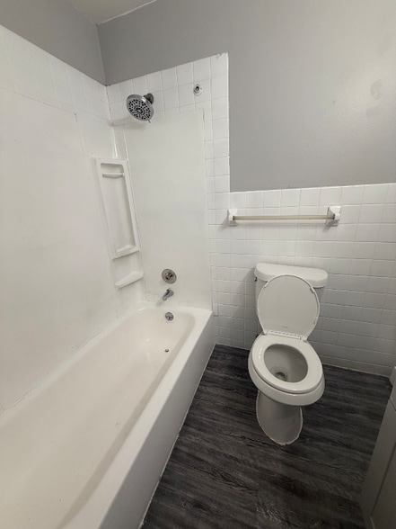 Building Photo - 2105 Florence Ave