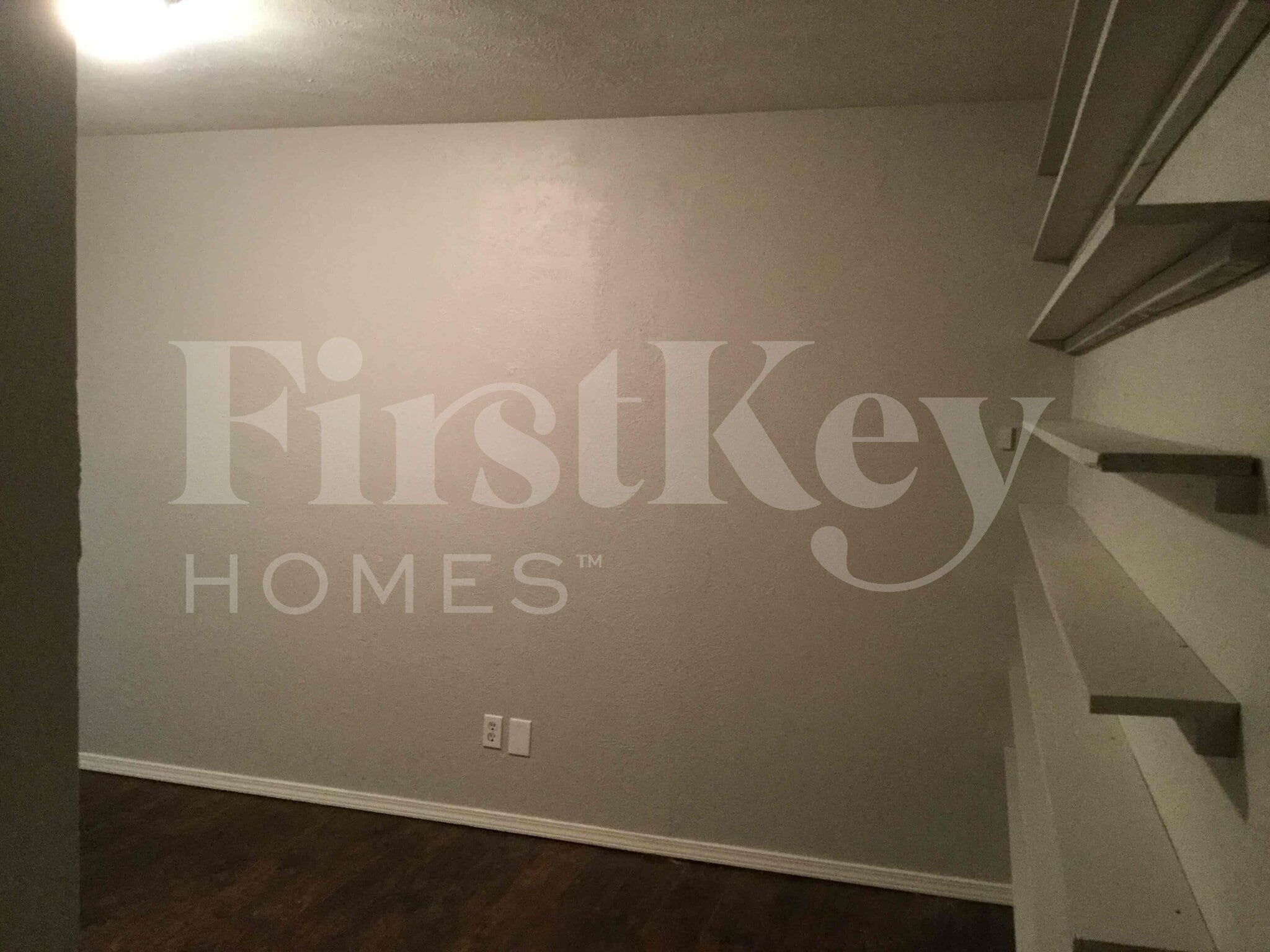 Building Photo - 717 Redbud Dr