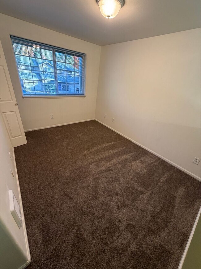 Building Photo - (WES) Spacious 2-Bed, 2-Bath Condo with Lo...