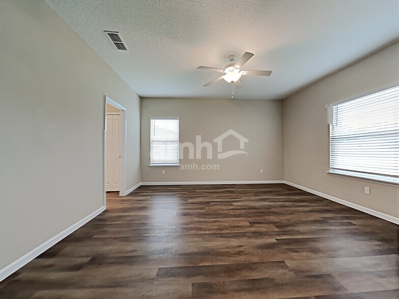 Building Photo - 197 Spruce Pt