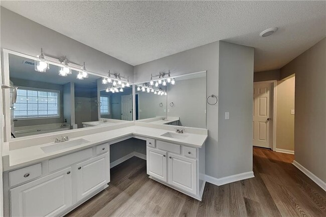 Building Photo - 3206 Claybrooke Dr NE