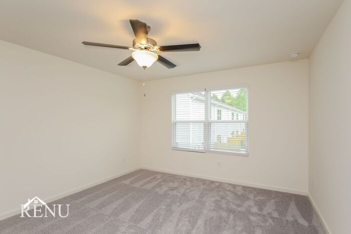 Building Photo - 3096 Calcutta St