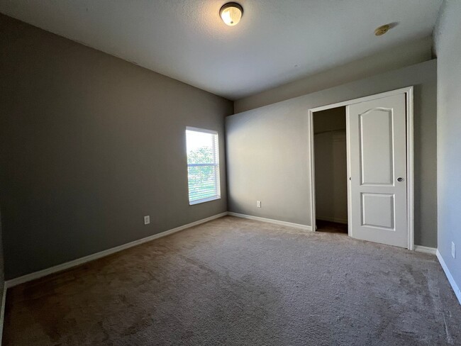 Building Photo - $2,195 ** Annual ** 4 Bedroom / 3 Bath * S...