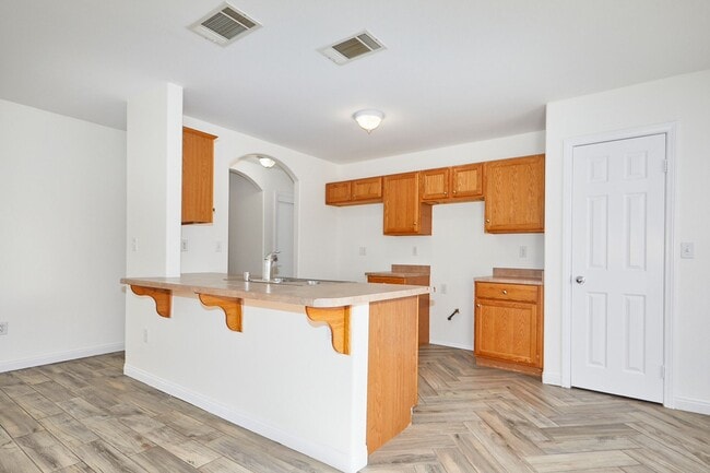 Building Photo - 3 BEDROOM BARSTOW HOME