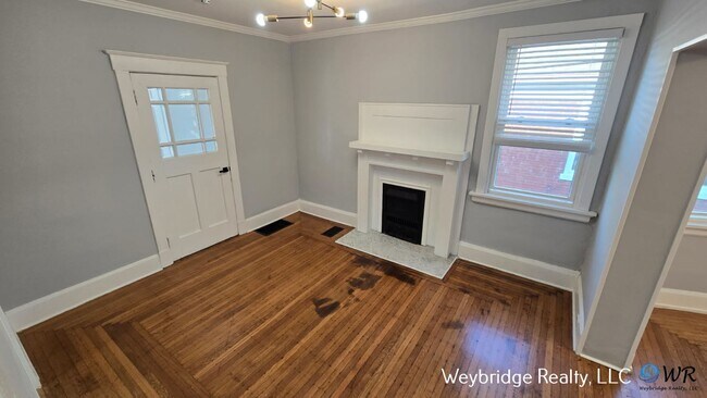 Building Photo - 923 Rogers Pl