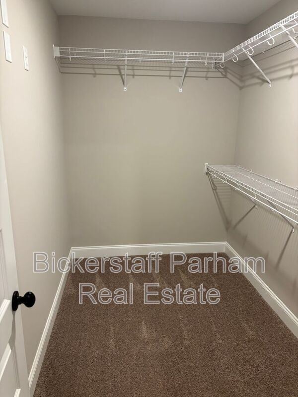 Building Photo - 280 Young Ln