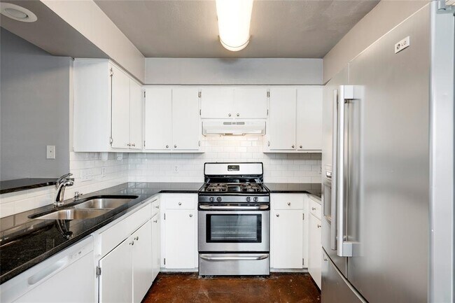 Building Photo - 403 W Elizabeth St